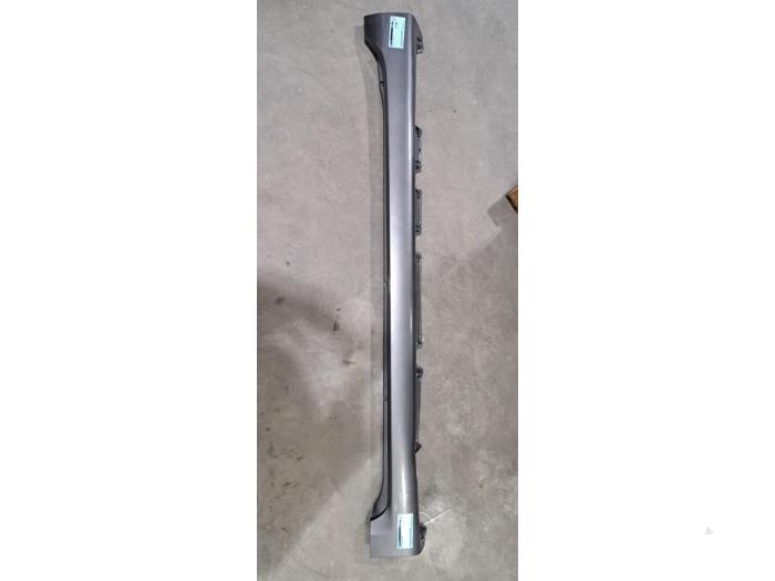 Marche-pied (list de couverture) gauche Suzuki Swift