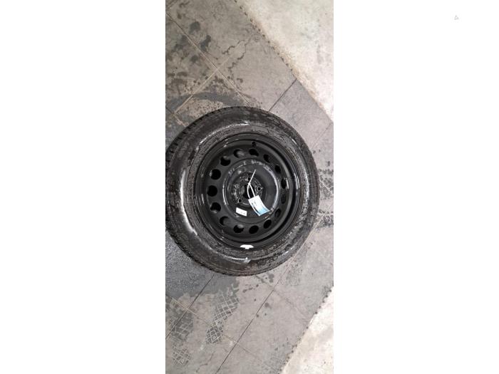 Jante + pneu d'hiver Peugeot 5008