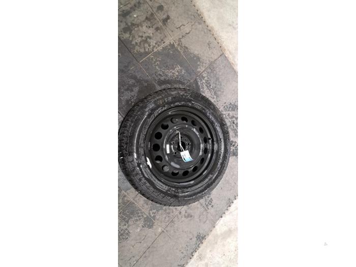 Jante + pneu d'hiver Peugeot 5008