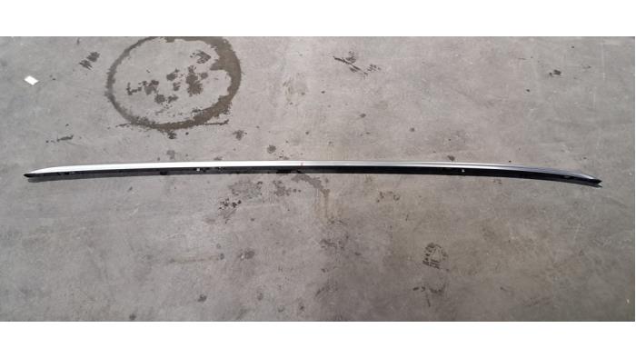 Rail de toit droit Peugeot 5008