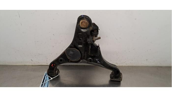 Bras de suspension avant gauche Renault Alaskan