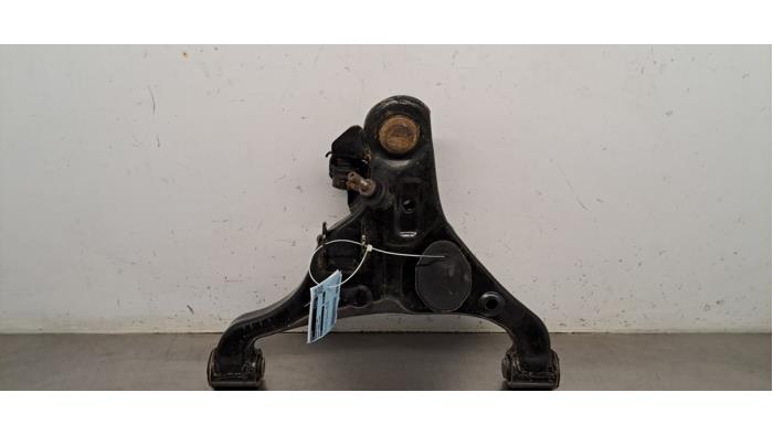 Bras de suspension avant droit Renault Alaskan