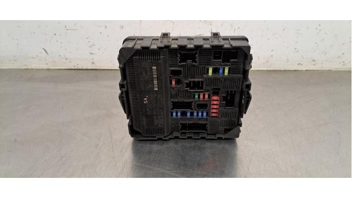 Boîte à fusibles Renault Alaskan