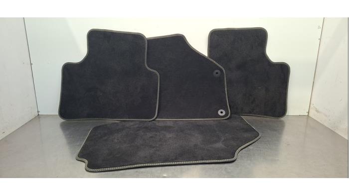 Kit tapis Peugeot 5008