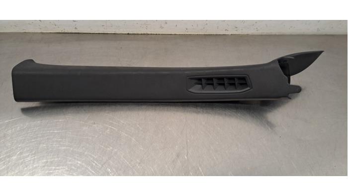 Montant avant gauche Peugeot 3008