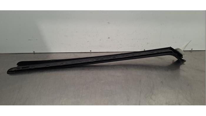 Ensemble Cadre pare-brise Peugeot 308