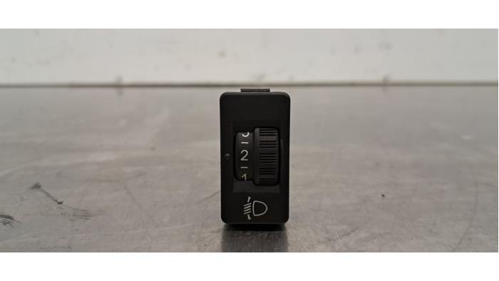 Correcteur hauteur Peugeot 2008