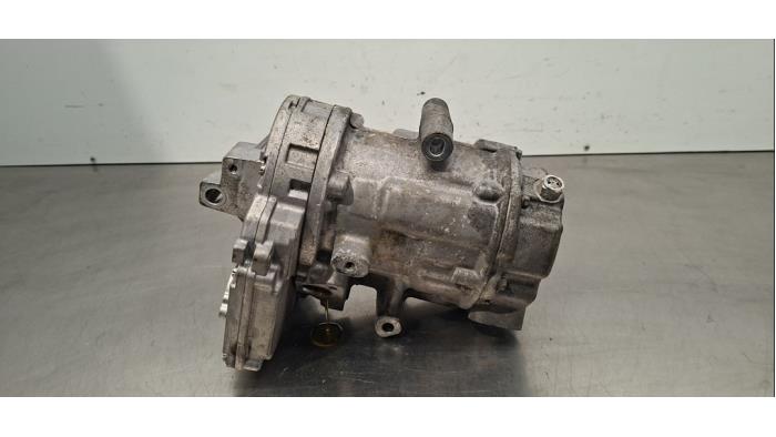 Pompe clim Renault Clio