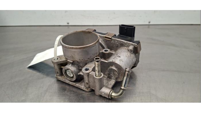 Boîtier accélérateur Renault Clio