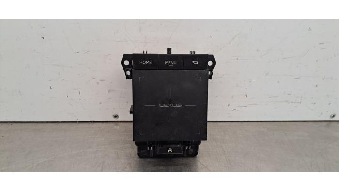 Panneau de commandes navigation Lexus UX