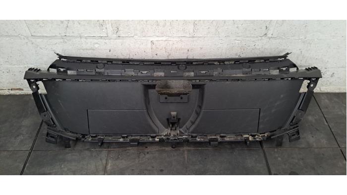 Support de calandre Peugeot 3008