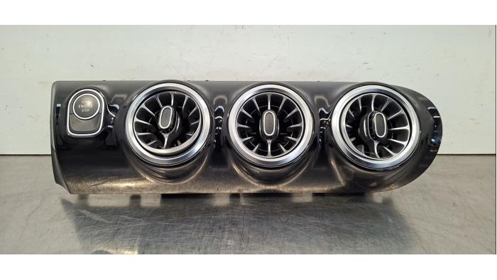 Grille aération tableau de bord Mercedes CLA