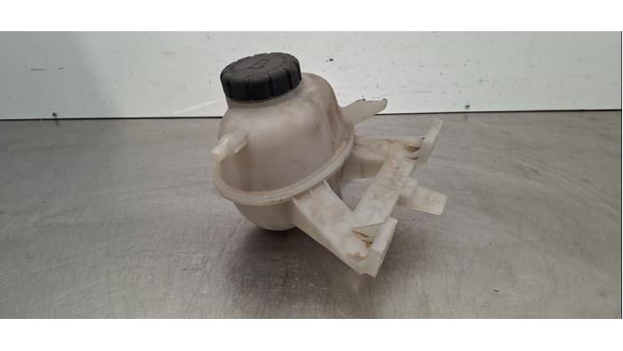 Réservoir d'expansion Mercedes CLA