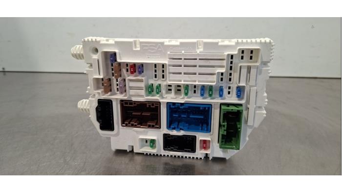 Boîte à fusibles Opel Astra