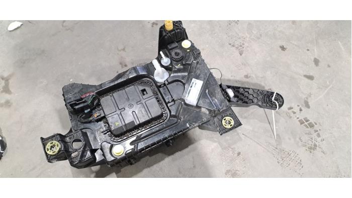 Réservoir Adblue Opel Astra