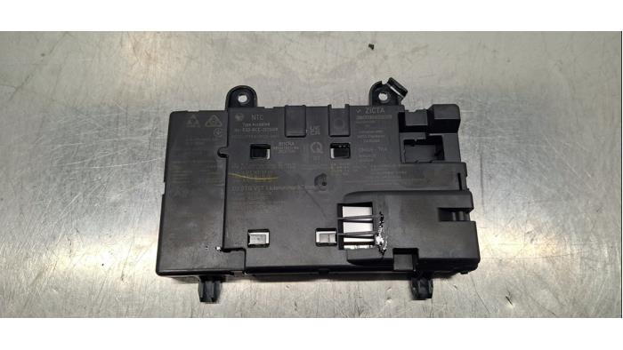 Chargeur sans fil Mercedes CLA