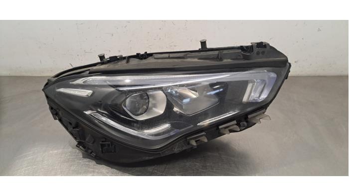 Phare droit Mercedes CLA