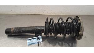 Gebruikte Schokbreker rechts-voor BMW 2 serie (F22) 218d 2.0 16V Prijs € 133,10 Inclusief btw aangeboden door Autohandel Didier