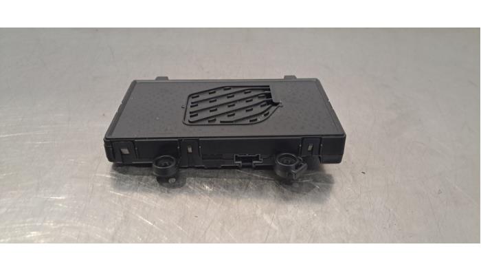 Chargeur sans fil Mercedes CLA