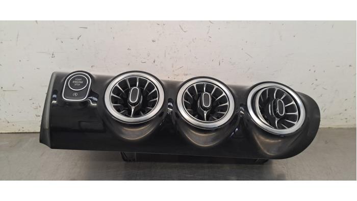 Grille aération tableau de bord Mercedes CLA