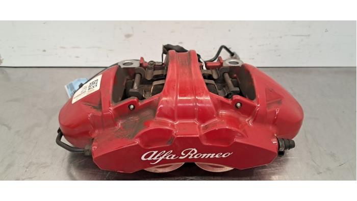 Etrier de frein (pince) avant droit Alfa Romeo Stelvio