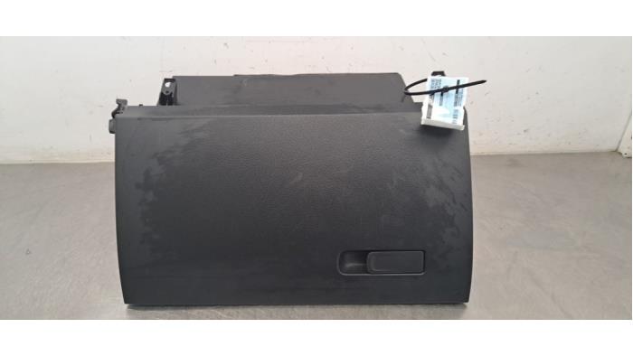 Boîte à gants Mercedes CLA