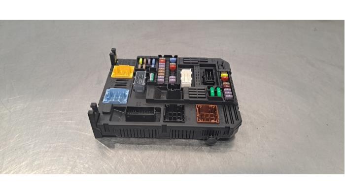 Boîte à fusibles Peugeot Expert