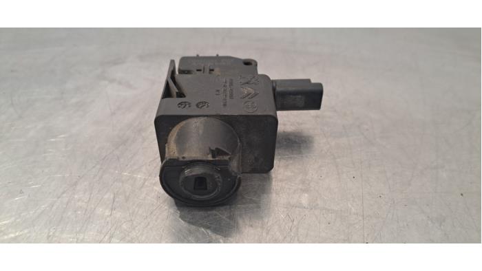 Moteur de verrouillage clapet réservoir Peugeot Expert