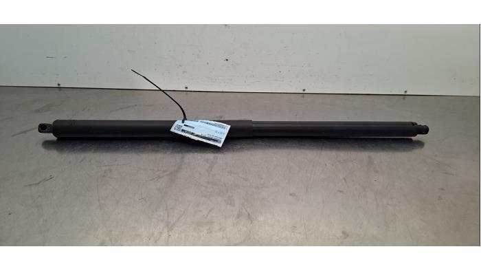 Gasdemper rechts-achter van een Ford Kuga III (DFK) 1.5 EcoBlue 2019