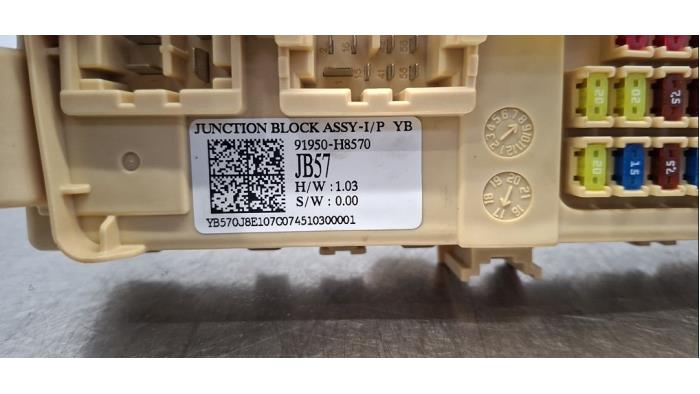 Boîte à fusibles Kia Stonic