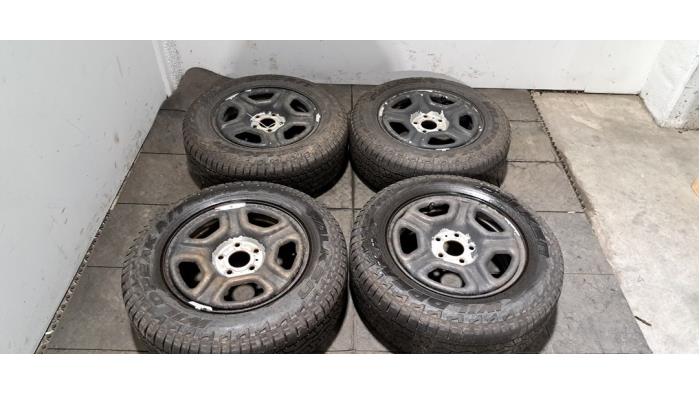 Kit jantes + pneus d'hivers Dacia Duster