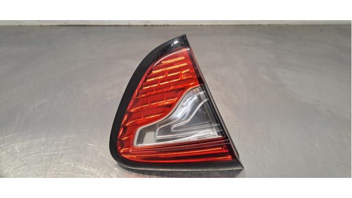 Hayon réflecteur gauche Renault Captur