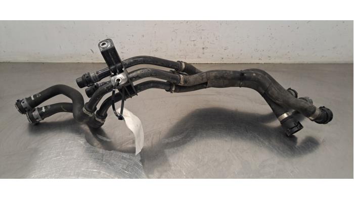 Tuyau radiateur Mercedes EQA