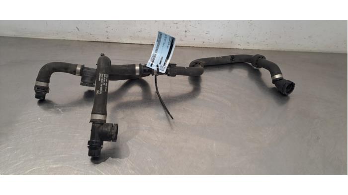 Tuyau radiateur Mercedes EQA