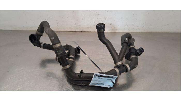 Tuyau radiateur Mercedes EQA