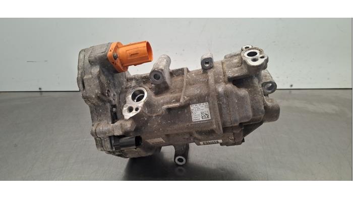 Pompe clim Mercedes EQA