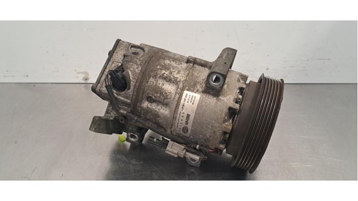 Pompe clim Renault Clio