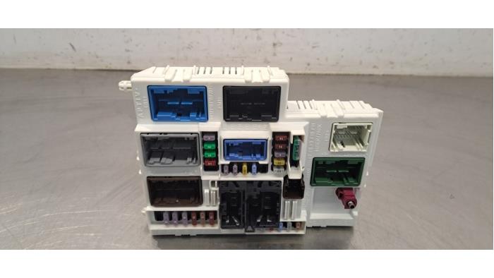 Boîte à fusibles Peugeot 308