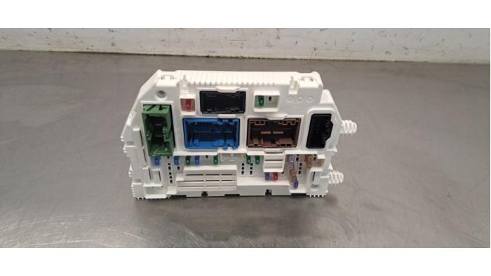 Boîte à fusibles Peugeot 308