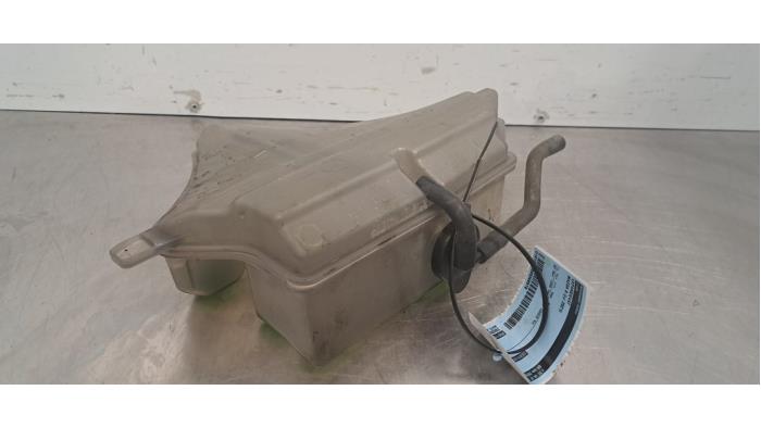 Réservoir d'expansion Mazda 6.