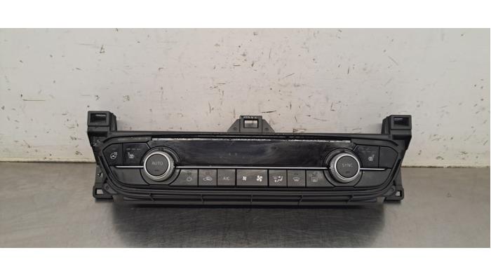 Panneau de commandes chauffage Mazda 6.