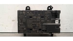 Gebruikte Wireless charger Mercedes A Limousine (177.1) 1.3 A-250 e Turbo 16V Prijs € 133,10 Inclusief btw aangeboden door Autohandel Didier