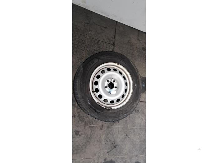 Jante + pneumatique Opel Vivaro