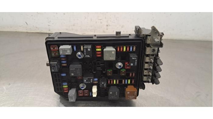 Boîte à fusibles Opel Astra