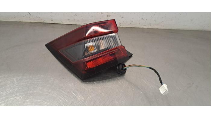 Feu arrière gauche Nissan Juke