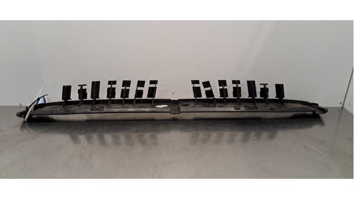 Support pare-chocs arrière centre Peugeot 5008