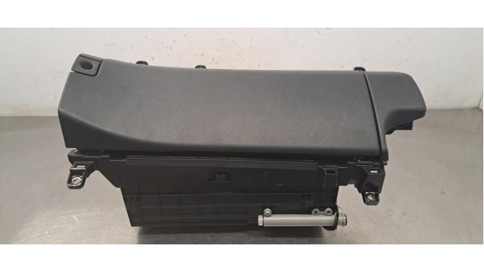 Boîte à gants Lexus UX