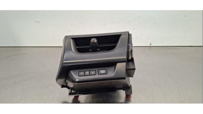 Grille aération tableau de bord Lexus UX