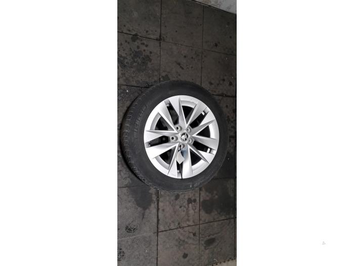 Jante + pneu d'hiver Skoda Octavia