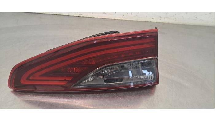 Feu arrière gauche Kia Cee'D